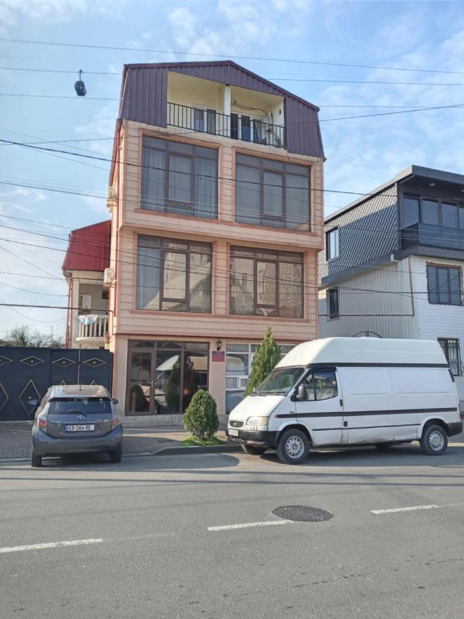 George Dom Hotell Batumi Eksteriør bilde